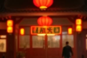 《河道清淤人》清晨河道里的挖斗与水面倒影